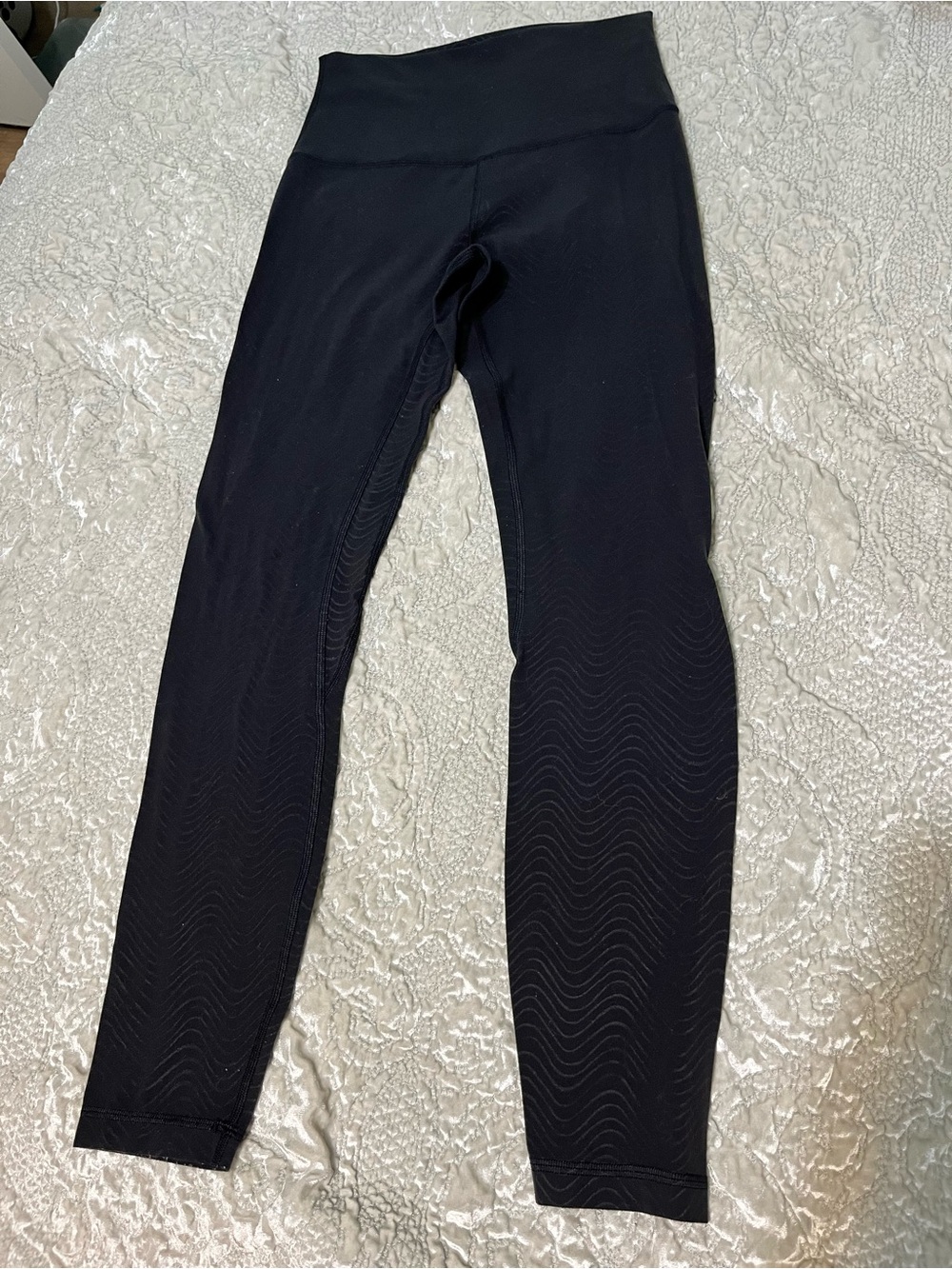 Lululemon High-Waist Black Seamless Leggings. Size 4